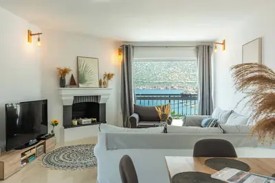 Image de Sea-esta Beach House, directement sur la plage, des vacances sans voiture!