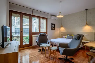 Image de Central avec garage gratuit, couples idéaux