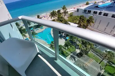 Image de Ocean View Apartment On The Beach! Pool, Gym, Wifi, Parking. 2 Beds 1-1 / 2 Bat