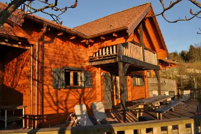 Image de Chalet Maya - belle vue lac, sauna, wifi et spa.