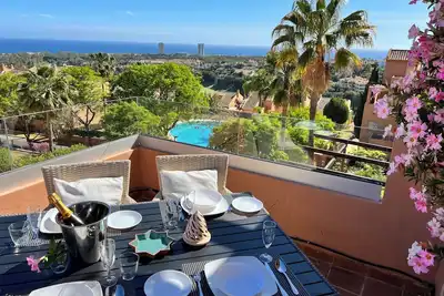 Image de Appartement de luxe élégant avec une vue imprenable sur la mer