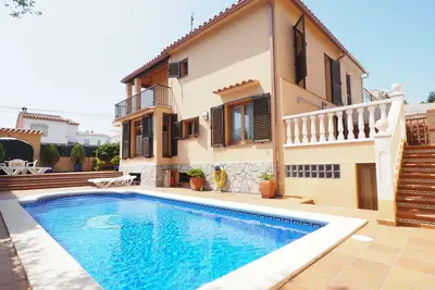 Image de Ref. FLUVIÀ: Villa avec grande piscine privée avec 4 chambres et Wifi.