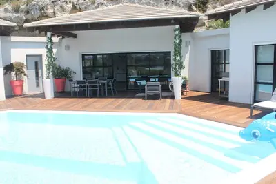 Image de Maison  Californienne de caractère avec jardin exotique Superbe vue.