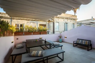Image de Maison de 170 m², sur 3 niveaux, terrasse au dernier étage, à 50 m de la mer