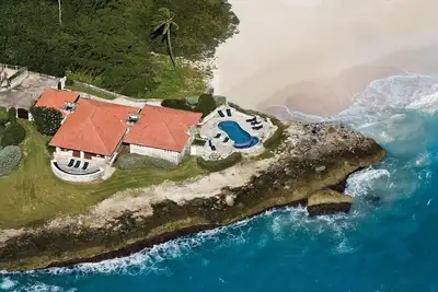 Image de Wavecrest: villa face à l'océan avec piscine privée et accès à la plage