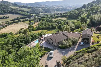 Image de Villa avec piscines privées intérieure et extérieure pour jusqu'à 25 personnes