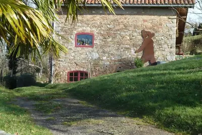 Image de La Tutte de l'Ours, une maison lumineuse en pleine nature.