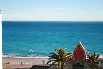 Image de SunlightProperties: Parisien Bleu: Appartement 2 chambres avec vue mer Terrasse!