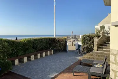 Rare: Belle location front de mer avec jardin