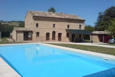 Image de Villa Typique De Style Italien Avec Piscine