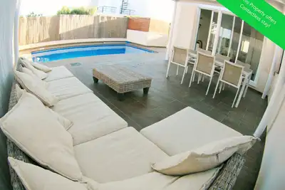 Image de Maison de vacances moderne avec piscine à Puerto Rey