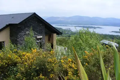 Image de Charmant cottage de deux chambres avec vue magnifique sur la mer à seulement 10 minutes de Kenmare