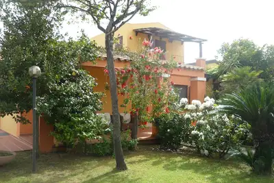 Image de tortoli arbatax: villa cossue / prestige avec jardin vert et fleuri