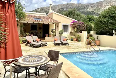 Villa Belle clos, jardin arboré, piscine privée et une vue magnifique éclairé