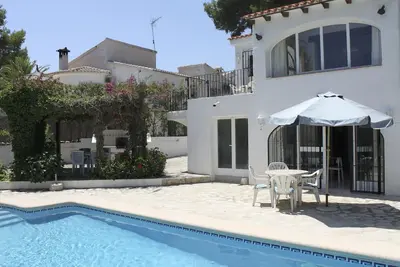 Image de Belle villa, piscine privée, climat, wifi, 4 chambres et 8 couchages