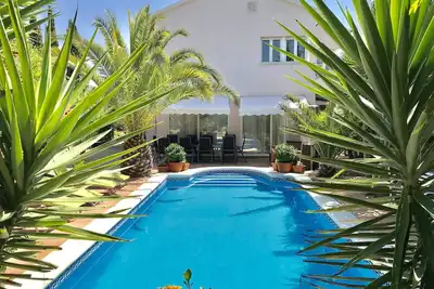 Image de Villa de luxe, piscine privée, près de Sitges, beaucoup de sports, Détendez-vous par un espace barbecue