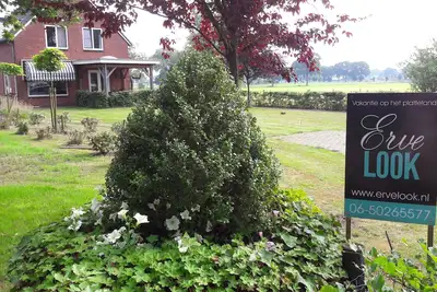 Image de maison rurale et spacieuse, sauna, jardin (de jeux)