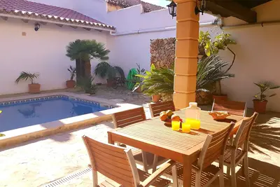 Image de Can Gabriel, pour 6, piscine privée et barbecue.