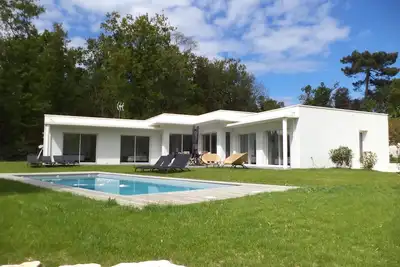 Image de Villa familiale avec piscine chauffée proche des plages de La Palmyre