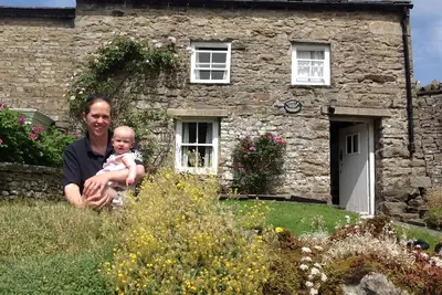 Image de A Cottage Cosy Century Stone 18e chalet Construit de Cissy, niché sous la Fell