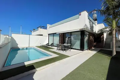 Image de Villa de luxe pour 6 personnes avec piscine, toit ouvrant près de la plage et des terrains de golf