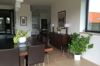 Image de Villa de luxe avec piscine et court de tennis