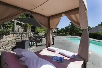 Image de Luxe Peak District Cottage dans 5 hectares, piscine privée, à 2 miles de Ashbourne