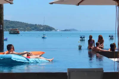 Image de Pack de luxe quotidien de 900 $ Gratuit - Villa en bord de mer de 10 lits - Piscine privée, spa et salle de sport