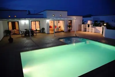 Image de Belle villa dans un emplacement central, à distance de marche de la plage