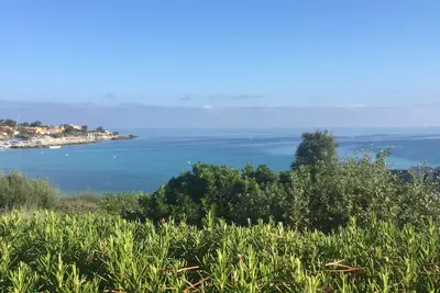 petite maison de vacances, en bord de mer à sant ambroggio