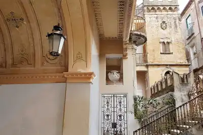 Image de Maruska, centre, à 5 min à pied de la plage, a l'interieur d'un palais du 1700.