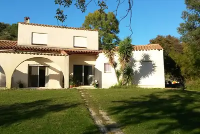Image de Villa avec piscine, située au coeur de la garrigue Catalane.