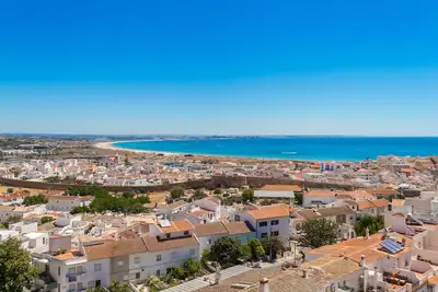 Image de Appartement au dernier étage avec Seaviews spectaculaires sur la vieille ville de Lagos