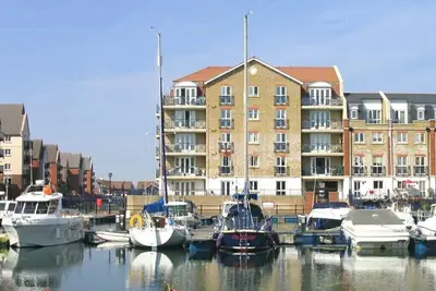 Image de Fabuleusement Situé Marina Appartement - Superbe vue sur l'eau