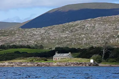 Image de Chalet restauré des gardes-côtes du 18 e s. Au bord de la magnifique estuaire de Kenmare