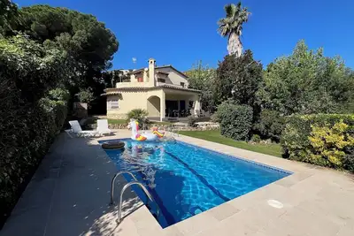 Image de Belle villa familiale, piscine privée, vue sur la mer, proche à pied de la plage
