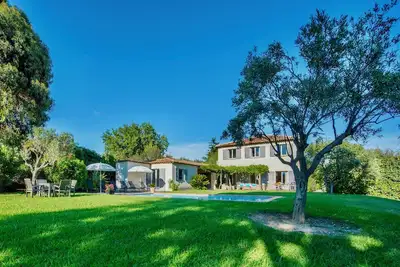 Image de Grimaud, charme, plage 5mn, St Tropez 10km, climatisation, piscine chauffée,