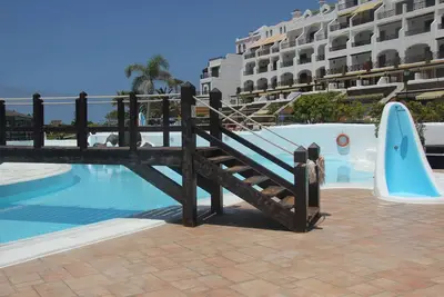 Image de Appartement de 2 chambres en 4 * complexe Rocas del Mar, Costa del Silencio Tenerife