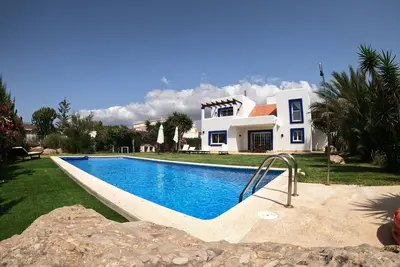 Image de House with pool and garden ideal for families