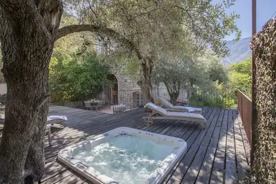 Image de Ancien moulin rénové avec grande terrasse et jacuzzi