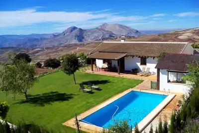 Image de Maison rurale tranquille au centre de l'Andalousie avec une vue imprenable.