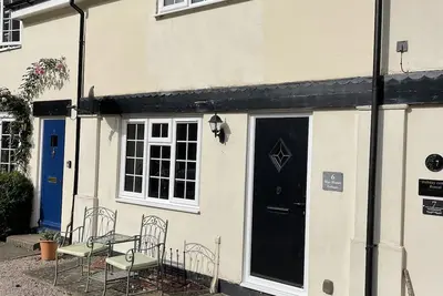 Image de Une maison mitoyenne en terrasse près des rives de la rivière Wye avec de belles vues
