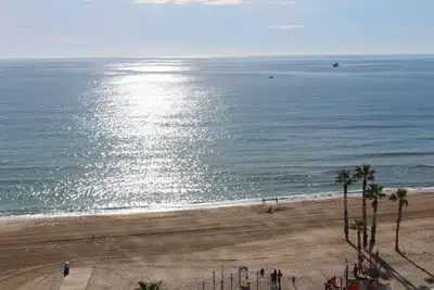 Image de Grand appartement, avec wiffi, a / a, à côté de la plage et de la promenade.