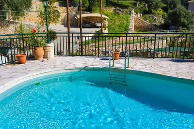Image de Kaminaki Villas Dora: Maison avec 2 chambres et piscine partagée à Kaminaki, à 100m de la plage