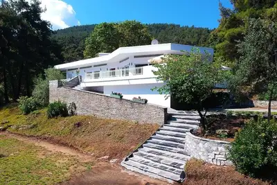 Image de Incroyable, spacieuse villa avec climatisation et vue sur la mer!