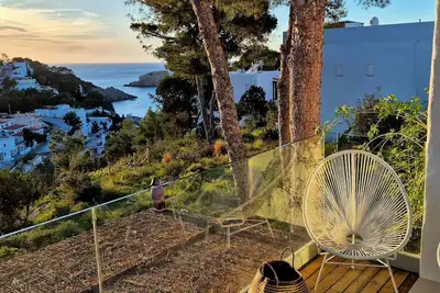 Image de Moderne et équipé, vue sur l'océan, coucher de soleil sur la plage,