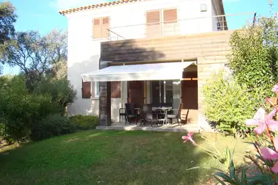 Image de Rdc mini villa avec jardin, wifi, piscine commune dans résidence à \n800m plage