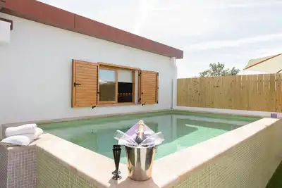 Image de Villa confortable dans un quartier calme, idéal pour les familles, excellent emplacement