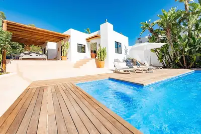 Image de Ibiza villa with fantastic pool and stunning views.
