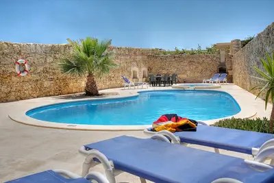 Image de Un -detac demi ferme vraiment exceptionnelle hed avec piscine extérieure et Piscines couvertes